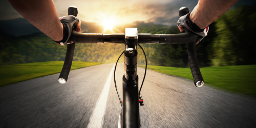 De zon gaat weer schijnen! Binnen of buiten fietsen, wat is het verschil?